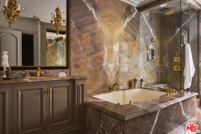 628 N Rodeo Drive, Beverly Hills CA: https://media.crmls.org/mediaz/cca3b6e2-4976-4d94-bbcc-1293da2744ac.jpg