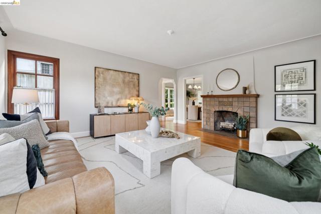 Image 9 of 46 For 741 Grosvenor Pl