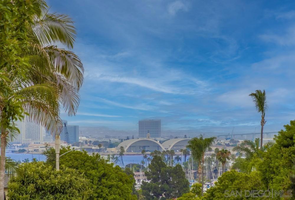 https://media.crmls.org/mediaz/cca3e9da-ee6c-421b-ae94-902a4bbd92b7.jpg?preset=X-Large