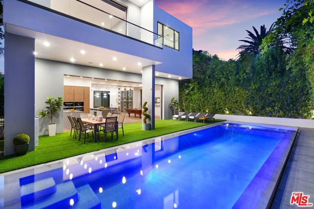 832 N Sierra Bonita Avenue, Los Angeles CA: https://media.crmls.org/mediaz/cca405fb-8cd9-4f29-8af7-c96098eb70bd.jpg