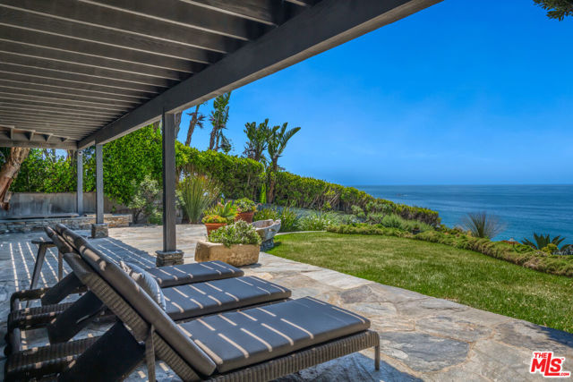 7089 Birdview Avenue, Malibu CA: https://media.crmls.org/mediaz/cca4072e-4f5f-4062-9a3e-bea89d1406b8.jpg