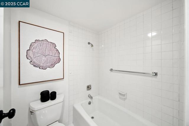 742 Wesley Way, Oakland CA: https://media.crmls.org/mediaz/cca41f8e-36df-48ed-b862-1b1ea802cc2c.jpg