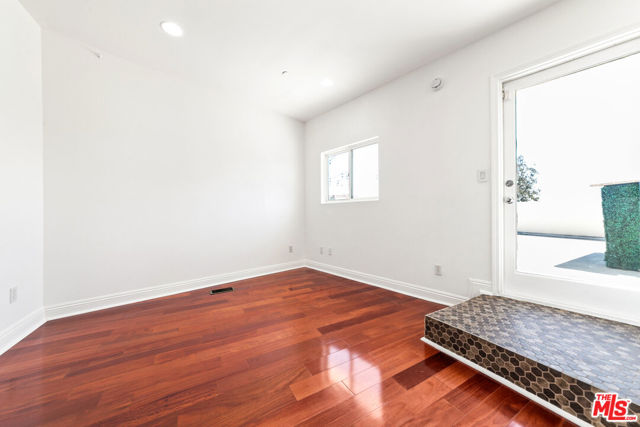 1020 Hilldale Avenue, West Hollywood CA: https://media.crmls.org/mediaz/cca45766-ffa0-4fab-baf8-a33350b7336a.jpg