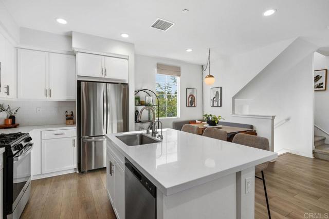 Detail Gallery Image 6 of 25 For 305 Cricket Ct., Santee,  CA 92071 - 3 Beds | 3 Baths