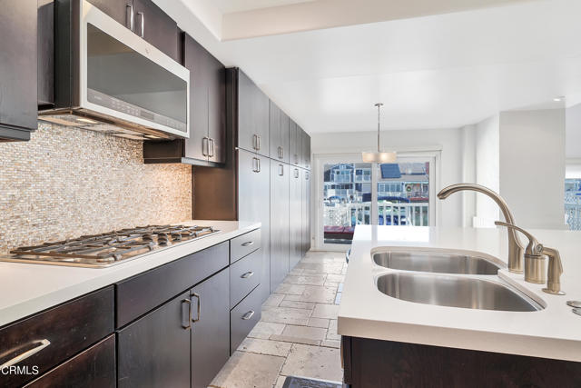 Detail Gallery Image 8 of 33 For 2010 Kingsbridge Way, Oxnard,  CA 93035 - 4 Beds | 3 Baths