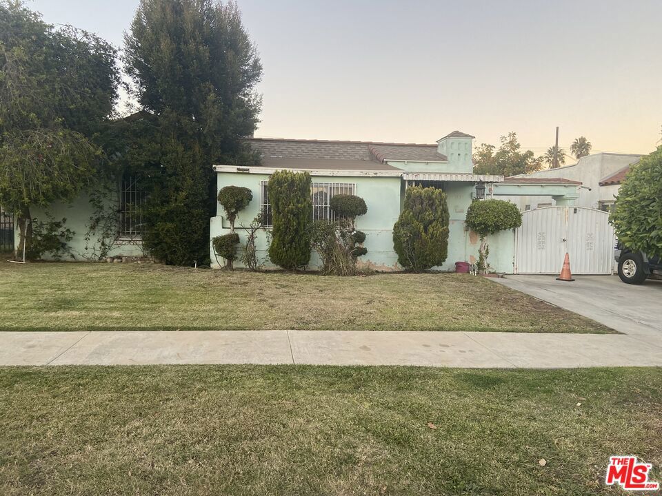 1851 W 84th Place, Los Angeles, CA 90047