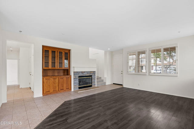 1532 Lorena Drive, Oxnard CA: https://media.crmls.org/mediaz/cca57bb6-5ca0-47b0-a26c-6a432d980b00.jpg