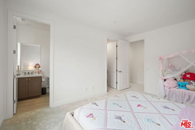 20244 W Albion Way, Porter Ranch CA: https://media.crmls.org/mediaz/cca5c9ab-ce50-4e5f-8caf-5a03a84efea3.jpg