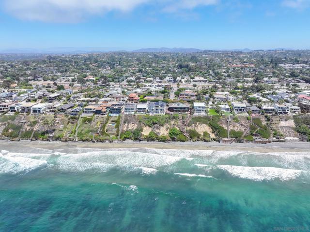 132 134 Phoebe St, Encinitas CA: https://media.crmls.org/mediaz/cca5ed1a-8a38-48e3-a83c-11a0b90f3d74.jpg