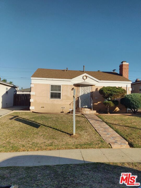 10332 S Gramercy Place, Los Angeles CA: https://media.crmls.org/mediaz/cca65e49-ded1-46f5-bab0-e2e071f7adb8.jpg