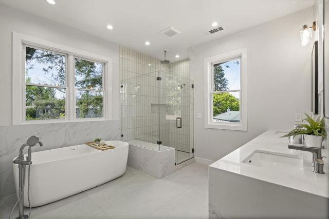 1303 American Way, Menlo Park CA: https://media.crmls.org/mediaz/cca77ce2-1fe8-4aa4-8bed-e23656bc1eda.jpg