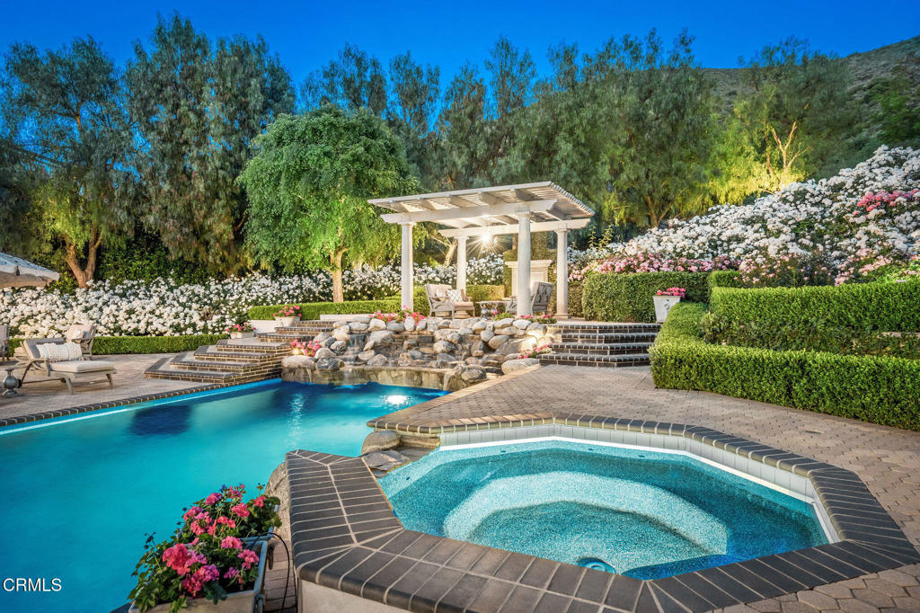 https://media.crmls.org/mediaz/cca77f40-ea79-4fc3-9a22-5e72450b9d59.jpg?preset=X-Large