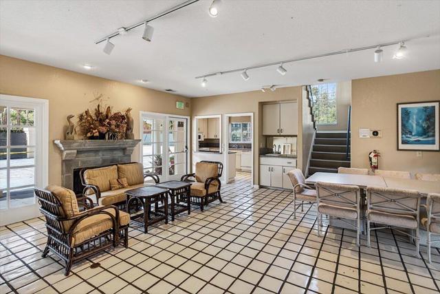 1190 Maria Privada, Mountain View CA: https://media.crmls.org/mediaz/cca7b41e-427a-448a-920e-57a4cbc84e45.jpg