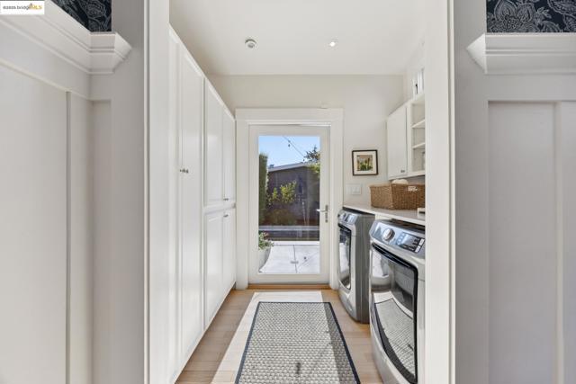 3936 Elston Ave., Oakland CA: https://media.crmls.org/mediaz/cca8118f-99f5-4fe6-8ec7-34b4343aea82.jpg