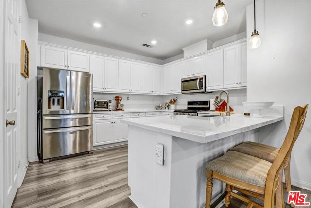 513 Heritage Valley Pkwy, Fillmore CA: https://media.crmls.org/mediaz/cca87eb6-b73e-462b-abcc-10d29abcf8b4.jpg