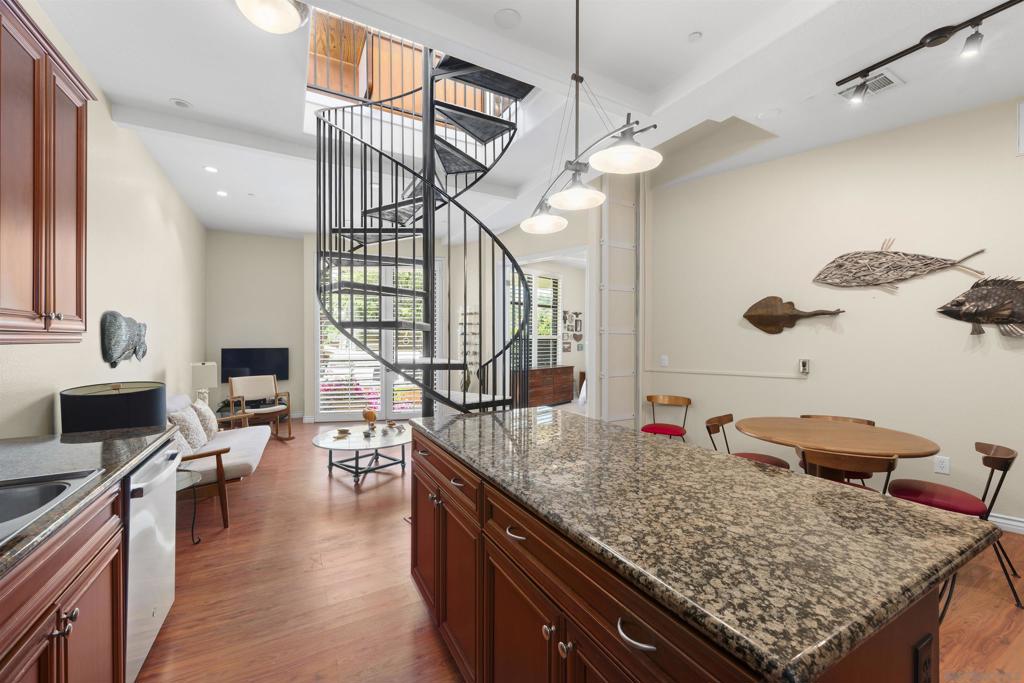 1021 Scott - photo 2
