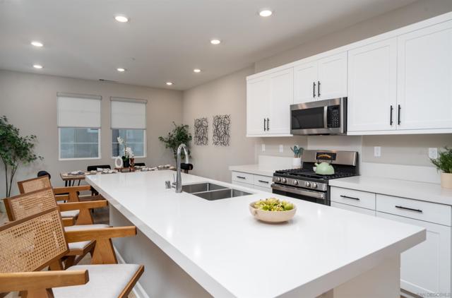 1221 Sunrise View, San Marcos CA: https://media.crmls.org/mediaz/cca904b4-6e43-45bb-8077-6a8aac3b84aa.jpg