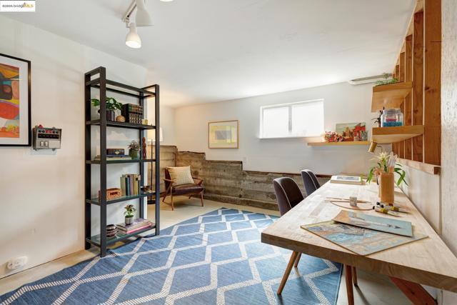 5801 Balboa Dr, Oakland CA: https://media.crmls.org/mediaz/cca91c3e-208d-429f-a4d2-041569e30065.jpg