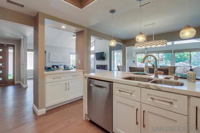 1315 Camino Linda Dr, San Marcos CA: https://media.crmls.org/mediaz/cca92fac-22d2-4baf-a042-423f5a1a4ce8.jpg
