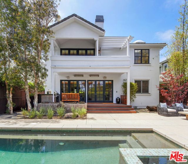 732 Via De La Paz, Pacific Palisades CA: https://media.crmls.org/mediaz/cca95af8-4645-44d1-a2b4-03298fe9c735.jpg