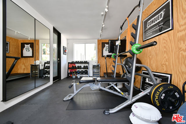 20150 Delita Drive, Woodland Hills CA: https://media.crmls.org/mediaz/cca96132-e7c1-4943-ae26-b72e74ca21e5.jpg