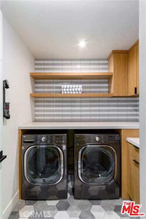 5107 Gaynor Avenue, Encino CA: https://media.crmls.org/mediaz/cca9bb88-7595-4784-8187-2baa2bb07795.jpg
