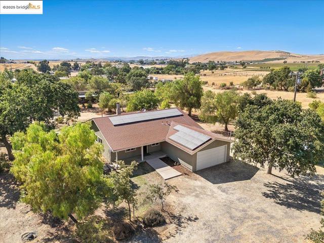 5665 Victoria LN, Livermore CA: https://media.crmls.org/mediaz/cca9c1c5-21a9-4559-88e4-c6193e84122c.jpg