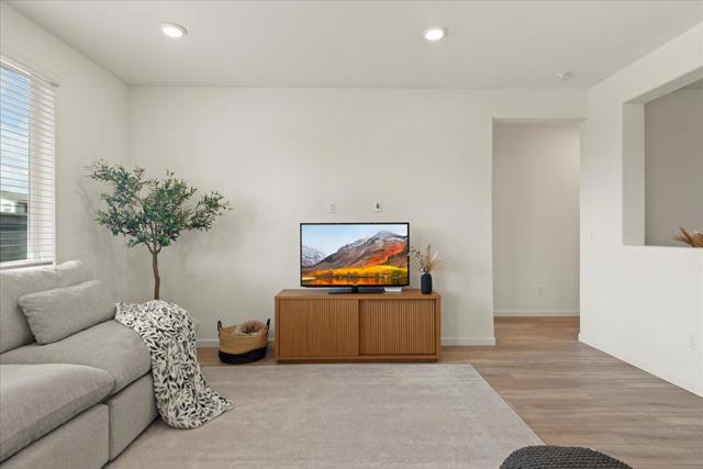 829 Crow Creek Circle, Galt CA: https://media.crmls.org/mediaz/cca9f0ee-24dc-4e73-81a1-4011ed5ccfee.jpg