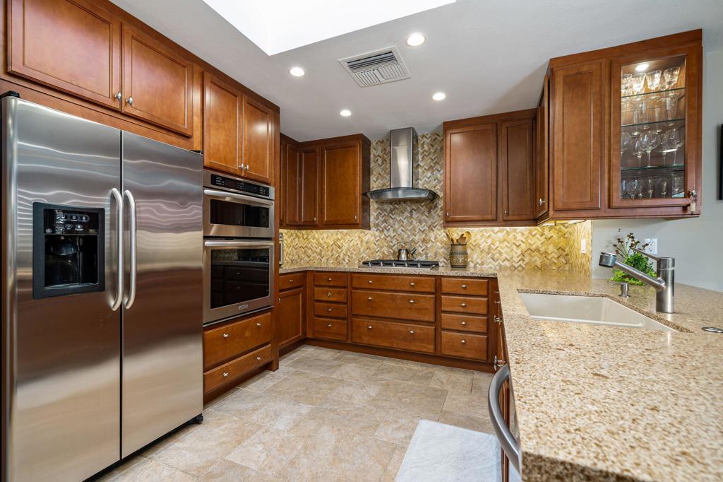 https://media.crmls.org/mediaz/ccaa65ef-f0a9-45bb-9f66-09281e0dd7c4.jpg?preset=X-Large