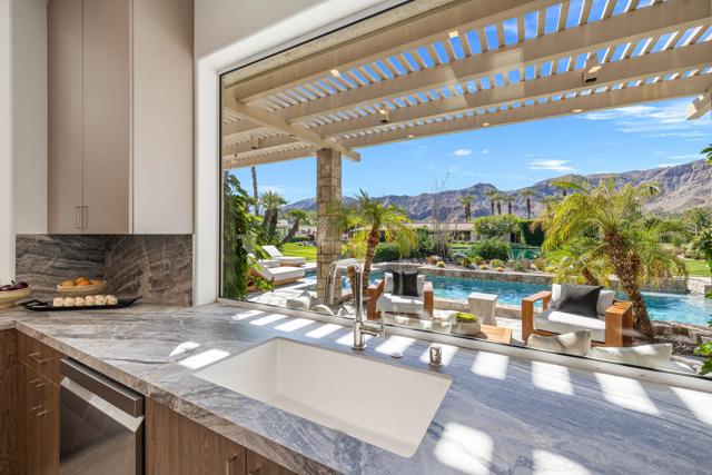 9 Regency Drive, Rancho Mirage CA: https://media.crmls.org/mediaz/ccaa80f7-12de-4cfc-b994-1f4b31da1071.jpg