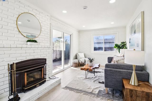 35593 Cleremont Dr, Newark CA: https://media.crmls.org/mediaz/ccaa8c6b-0357-436d-879b-2bc3a0aebd1a.jpg