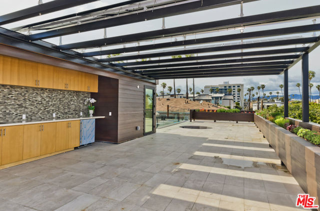 139 Hollister Avenue, Santa Monica CA: https://media.crmls.org/mediaz/ccaaec06-9ca3-4986-acee-abbbe1935d42.jpg