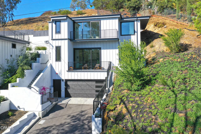 Detail Gallery Image 2 of 41 For 6565 Pickwick St, Los Angeles,  CA 90042 - 3 Beds | 3/1 Baths