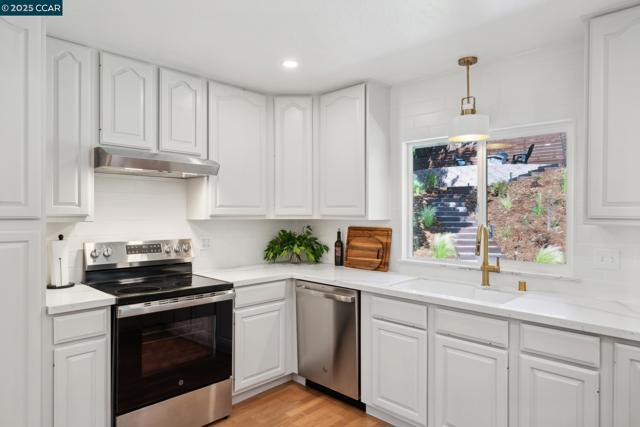 3739 Northridge Dr, Concord CA: https://media.crmls.org/mediaz/ccabd47f-5062-4f8d-b605-ca2c0f21aa7a.jpg