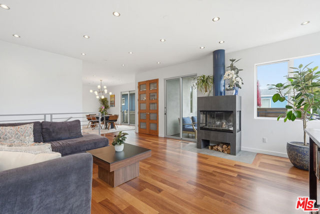 512 Irena Avenue, Redondo Beach, California 90277, 5 Bedrooms Bedrooms, 0 ,3 BathroomsBathrooms,Residential,For Sale,Irena,0,26860787