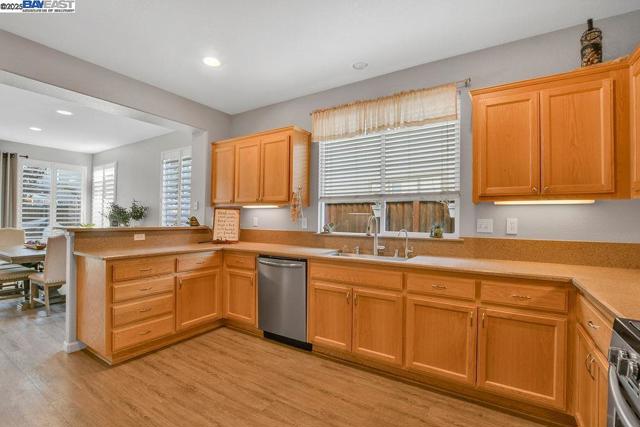 675 Merritt Ct, Discovery Bay CA: https://media.crmls.org/mediaz/ccac51ec-de55-4744-a0d2-d3636f62c5f6.jpg