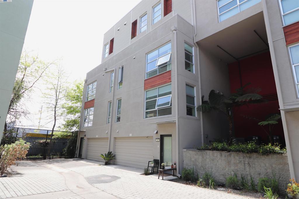6466 Hollis St #182