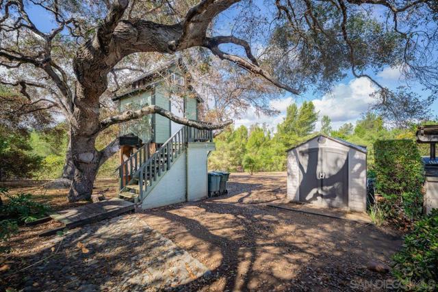 11 Country Glen Rd, Fallbrook CA: https://media.crmls.org/mediaz/ccacbe3c-9ace-437b-8a86-a455f9a6e5bd.jpg