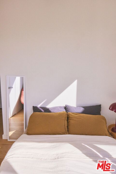 906 Superba Avenue, Venice CA: https://media.crmls.org/mediaz/ccacc5d2-addd-4de2-8a29-0152d316cea4.jpg