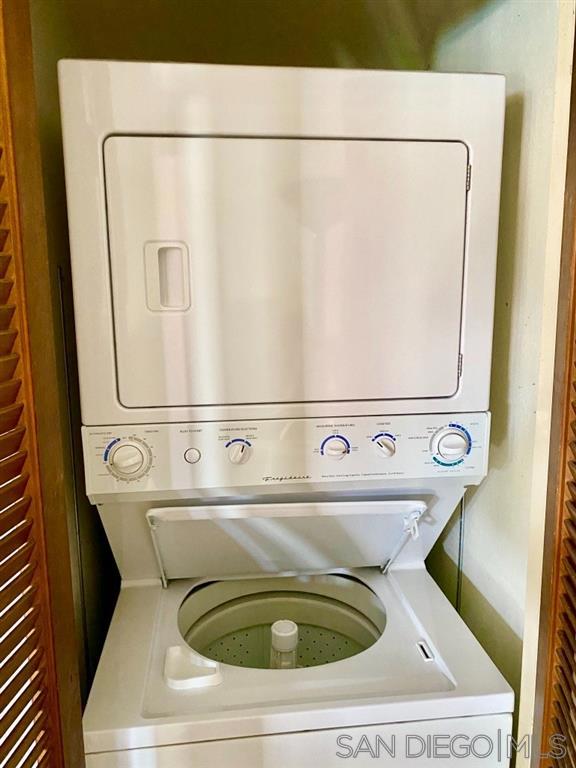 1905 Alga Rd, Carlsbad CA: https://media.crmls.org/mediaz/ccaceb2e-aa87-4605-bd4d-369d08009b48.jpg