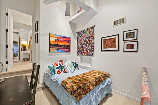 7215 Daffodil Pl, Carlsbad CA: https://media.crmls.org/mediaz/ccad32b6-0ad0-4f59-a21f-8b3c3efefede.jpg