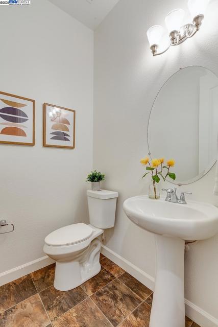 1440 Riva Trigoso Dr, Manteca CA: https://media.crmls.org/mediaz/ccad679c-02bf-43ef-9631-99bc1dbfec66.jpg