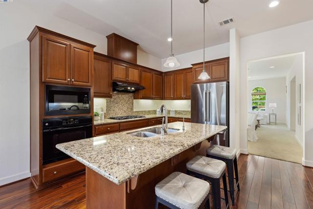 2715 Palatino Ct, Dublin CA: https://media.crmls.org/mediaz/ccadd25b-b43a-4844-a7b6-0c2aa985627e.jpg