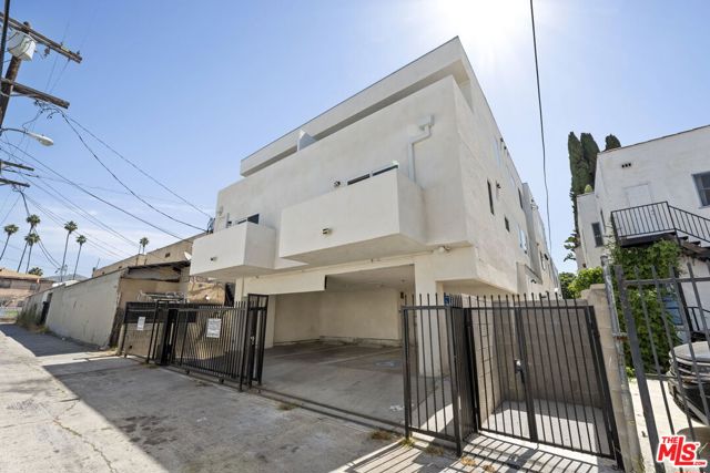 1409 N Hobart Boulevard, Los Angeles CA: https://media.crmls.org/mediaz/ccadf2bf-8be8-4cb3-a4b5-ef5cd60e9df4.jpg
