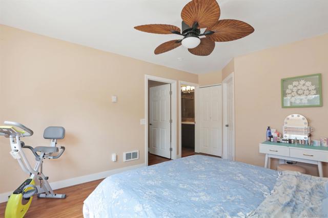 155 Rosebay Dr, Encinitas CA: https://media.crmls.org/mediaz/ccae18bf-28c7-412e-a83f-cb84ff9f6e2a.jpg