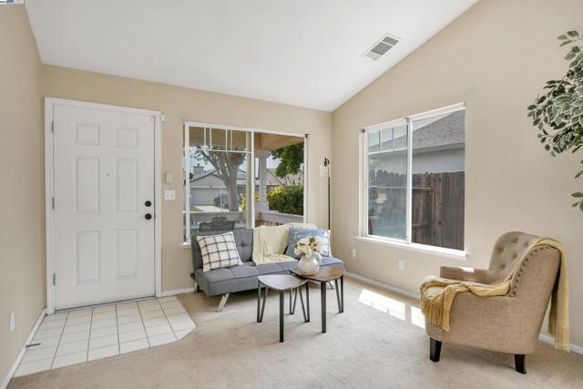 1218 Fetzer Ln, Oakley CA: https://media.crmls.org/mediaz/ccae43de-7dbe-4cbe-8818-10a7d78d20b6.jpg