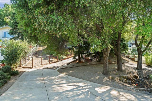 17785 Manzanita Drive, Morgan Hill CA: https://media.crmls.org/mediaz/ccae8abb-93d5-497c-9c8d-4470a4dede06.jpg