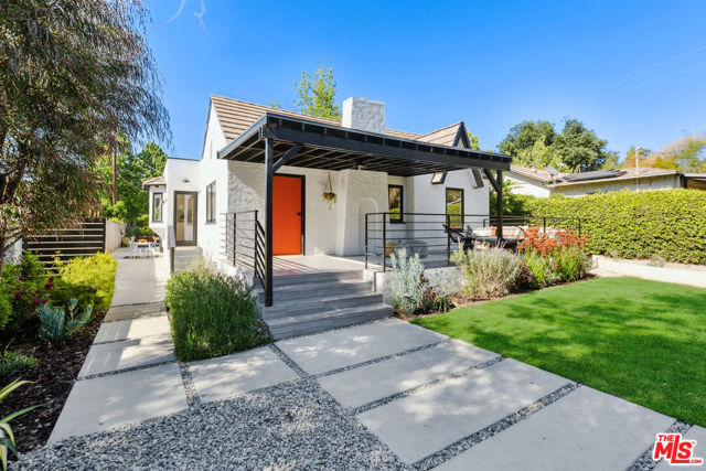 1491 Oak Grove Drive, Los Angeles CA: https://media.crmls.org/mediaz/ccaf0da0-a2b3-4f18-aa3f-7b0c71fb61fd.jpg
