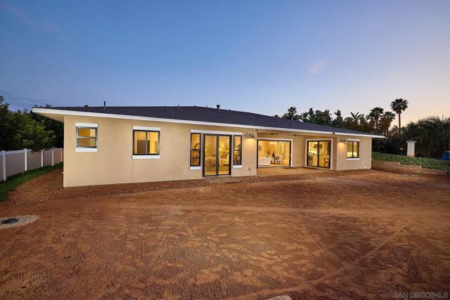 1755 Calle Catalina, Escondido CA: https://media.crmls.org/mediaz/ccaf62a8-cd56-4669-9bac-08724f9396bd.jpg