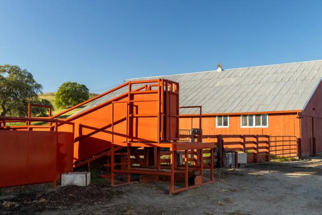 54800 Lonoak Road, King City CA: https://media.crmls.org/mediaz/ccb00800-e2ba-4745-8b2d-adad41e0378c.jpg